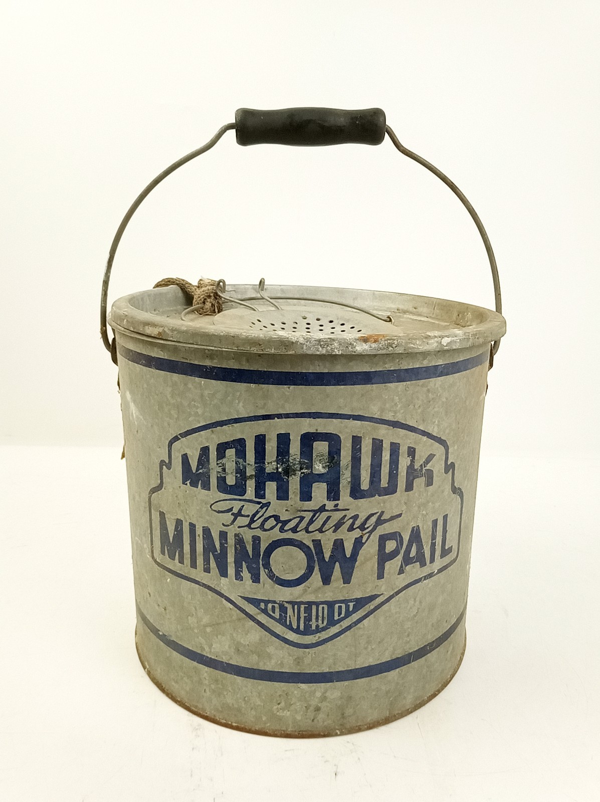 Vintage Mohawk Floating Minnow Pail 10 Qt. Galvanized Metal Bucket Bait Bucket Vintage Mohawk Floating Minnow Pail 10 Qt. Galvanized Metal Bucket Bait Bucket
