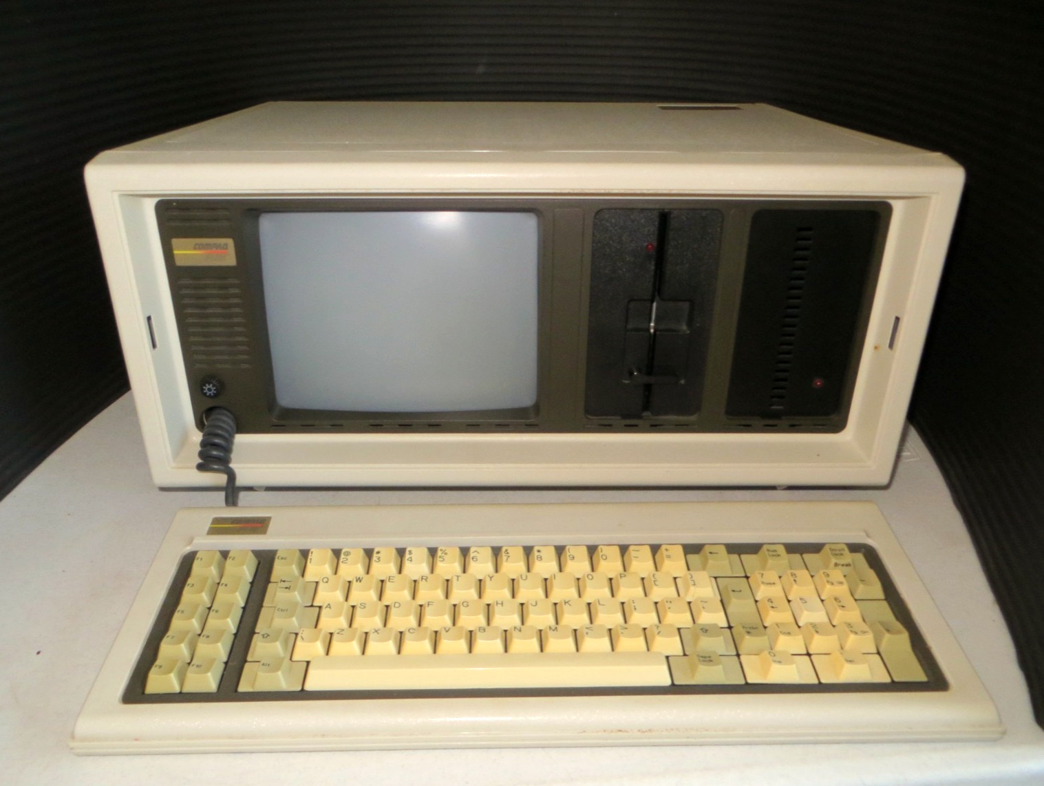 Vintage Compaq Portable Computer PC w/ Travel Case, Manual, DOS disk -For Repair