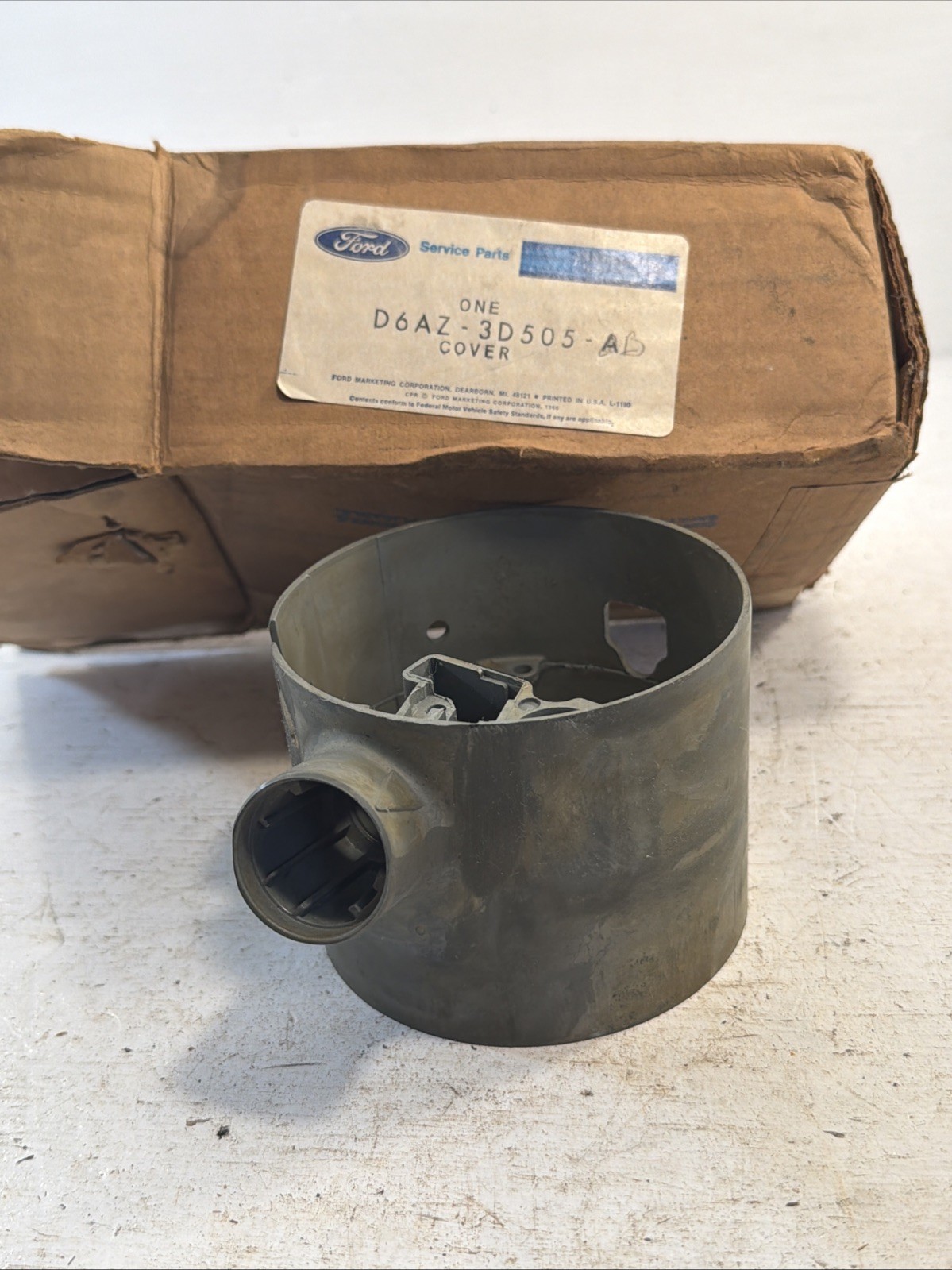 NOS OEM Ford D6AZ-3D505-B Tilt Steering Column Cover 1976-79 Continental Cougar