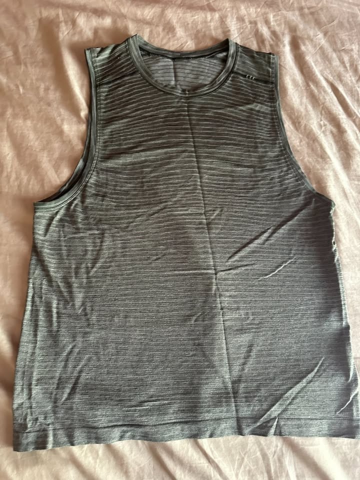 Lululemon Men\'s Medium Metal Vent Tech Tank Top Sleeveless Shirt Lululemon Men\'s Medium Metal Vent Tech Tank Top Sleeveless Shirt