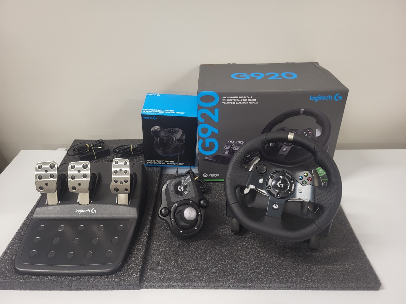 Logitech G920 Racing Wheel + Pedals Driving Force Shifter  Xbox/PC LOCAL PICK UP