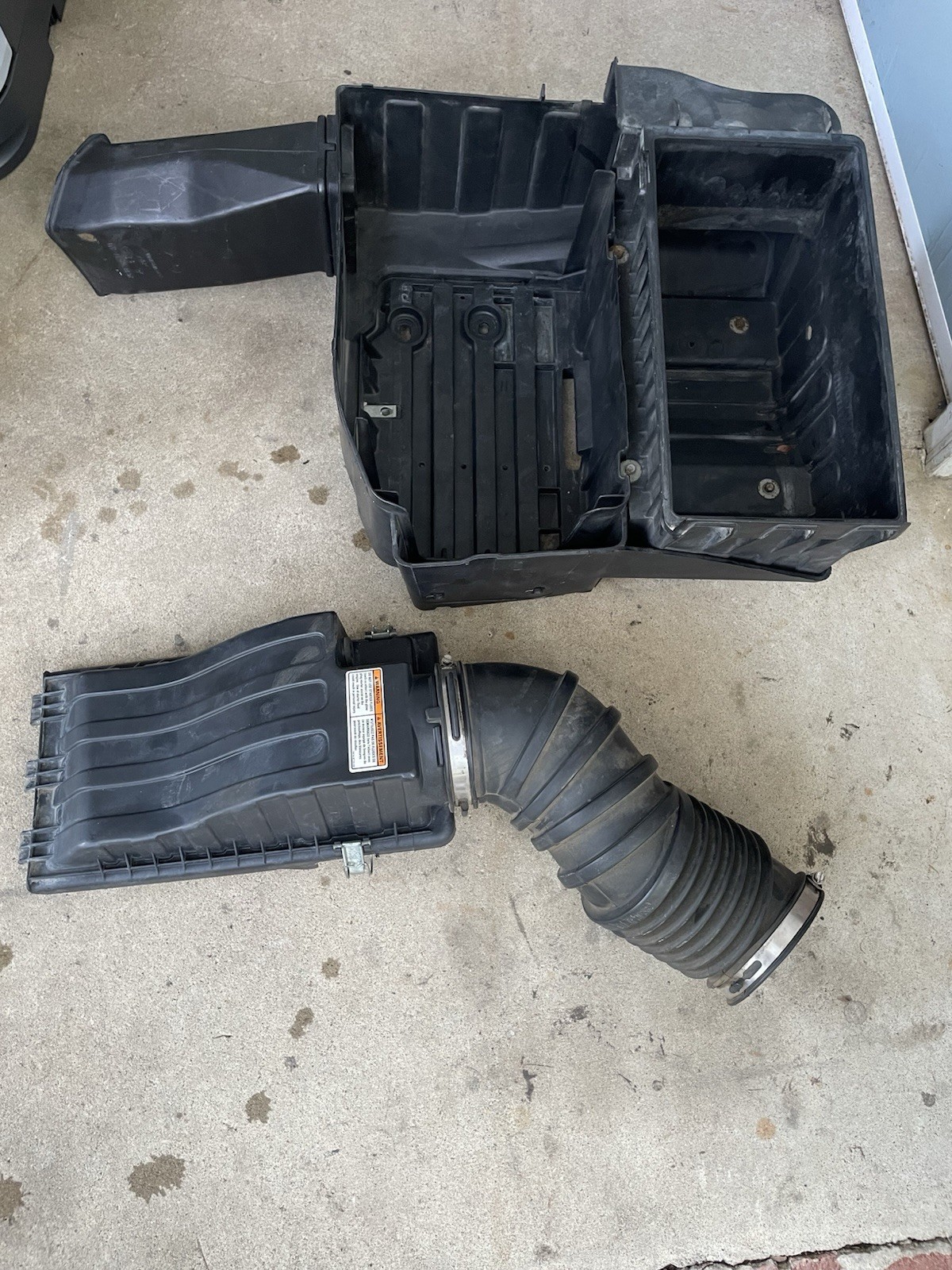 1999-2003 OEM Ford F250-F550 7.3L Diesel Air Box Intake Filter Battery Tray Used 1999-2003 OEM Ford F250-F550 7.3L Diesel Air Box Intake Filter Battery Tray Used