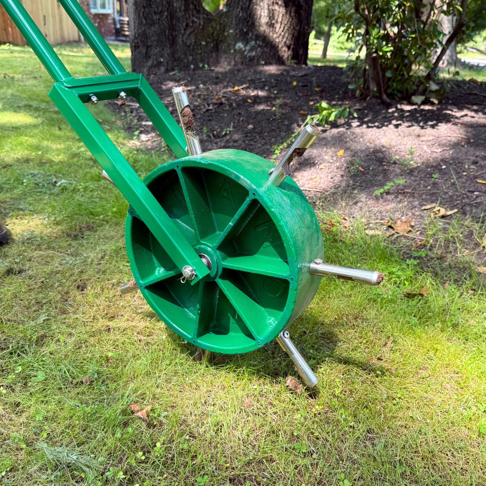 Landzie AeroCore Rolling Lawn Aerator – Manual Core Plug Aerator