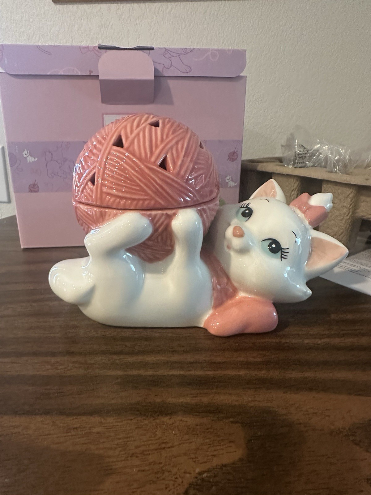 Scentsy-Disney\'s Aristocats- Disney Marie- New In Box-Element Wax Warmer Scentsy-Disney\'s Aristocats- Disney Marie- New In Box-Element Wax Warmer