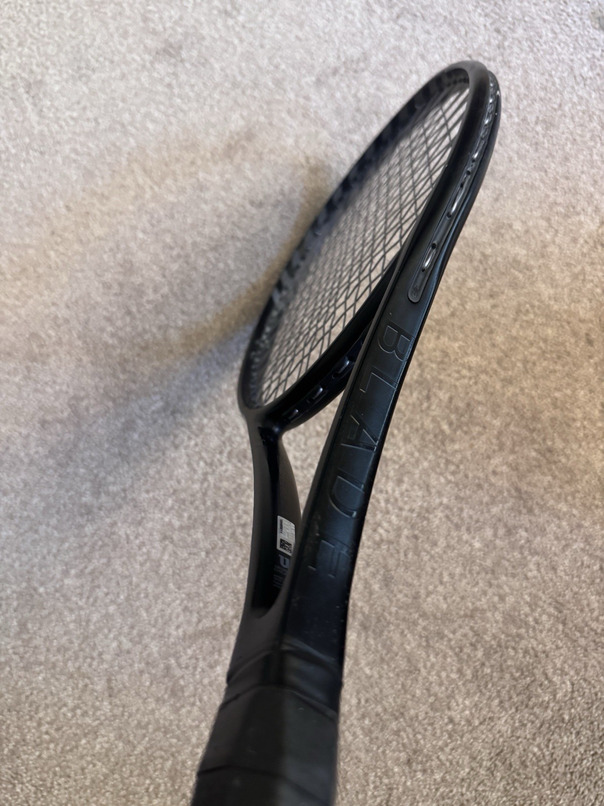 Tennis Racket Wilson Blade 98 16x19 V8 Night Session (Grip Size 4 3/8) Tennis Racket Wilson Blade 98 16x19 V8 Night Session (Grip Size 4 3/8)