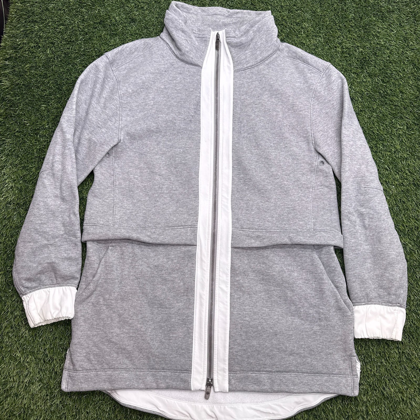 Lululemon Light as Warmth Jacket Womens 10 White Gray Full Zip Athletic Lululemon Light as Warmth Jacket Womens 10 White Gray Full Zip Athletic