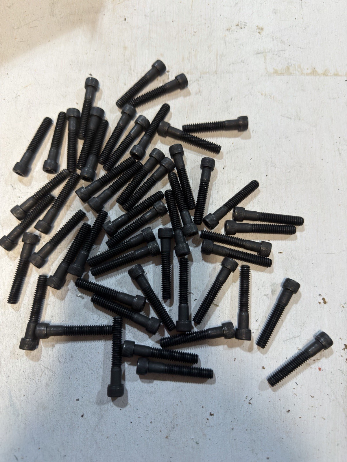 Brighton 1/4-20 X 1-1/2 Socket Head Cap Screws 011157 QTY: 61 Brighton 1/4-20 X 1-1/2 Socket Head Cap Screws 011157 QTY: 61