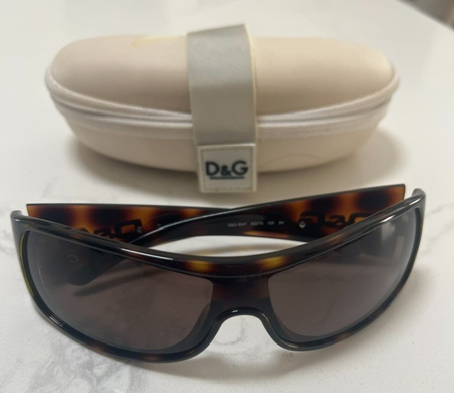 Vintage Dolce & Gabbana D&G Brown Sunglasses Tortoise Shell Pattern 8047 Women Vintage Dolce & Gabbana D&G Brown Sunglasses Tortoise Shell Pattern 8047 Women