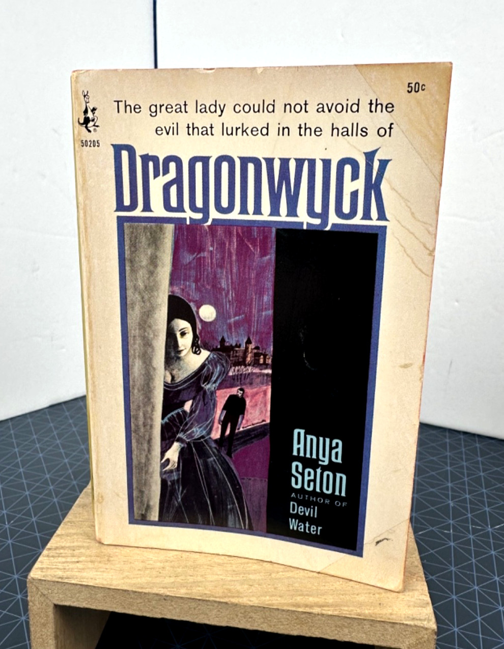 Dragonwyck by Anya Seton (Pocket Books, 1966 Paperback 6th Print) Gothic Romance
