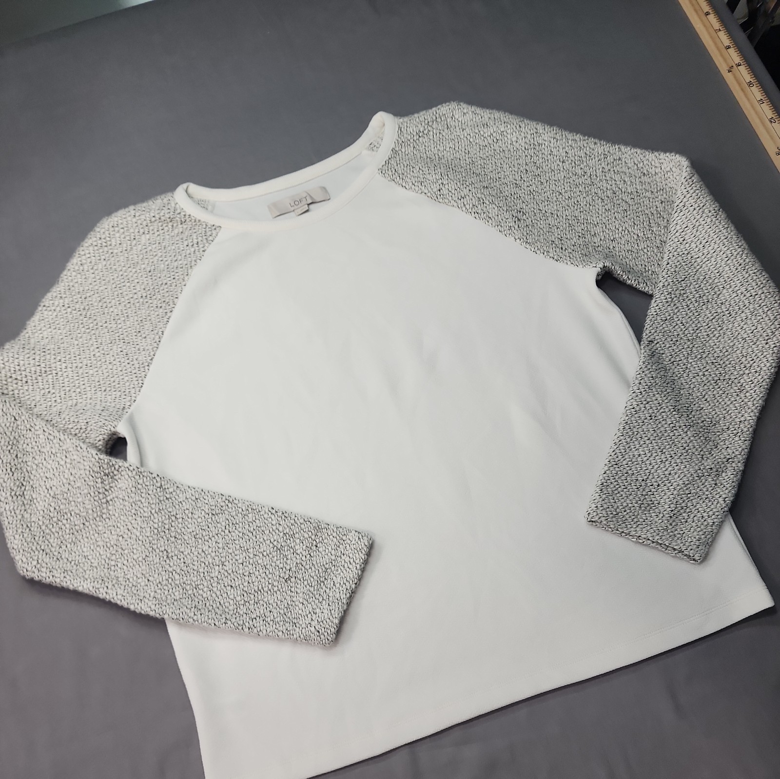 LOFT Women\'s Textured Knit Raglan Sleeve Crewneck Pullover Top L White Grey