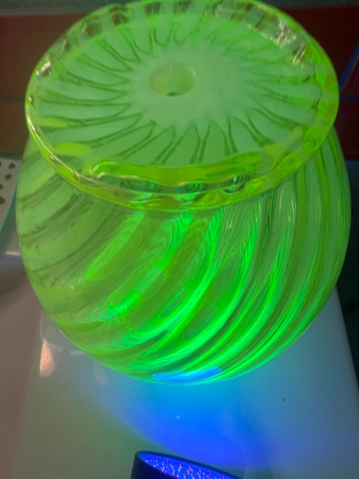 FENTON VASELINE SWIRL GLASS BIG LAMP BASE, LAST ONE FENTON VASELINE SWIRL GLASS BIG LAMP BASE, LAST ONE