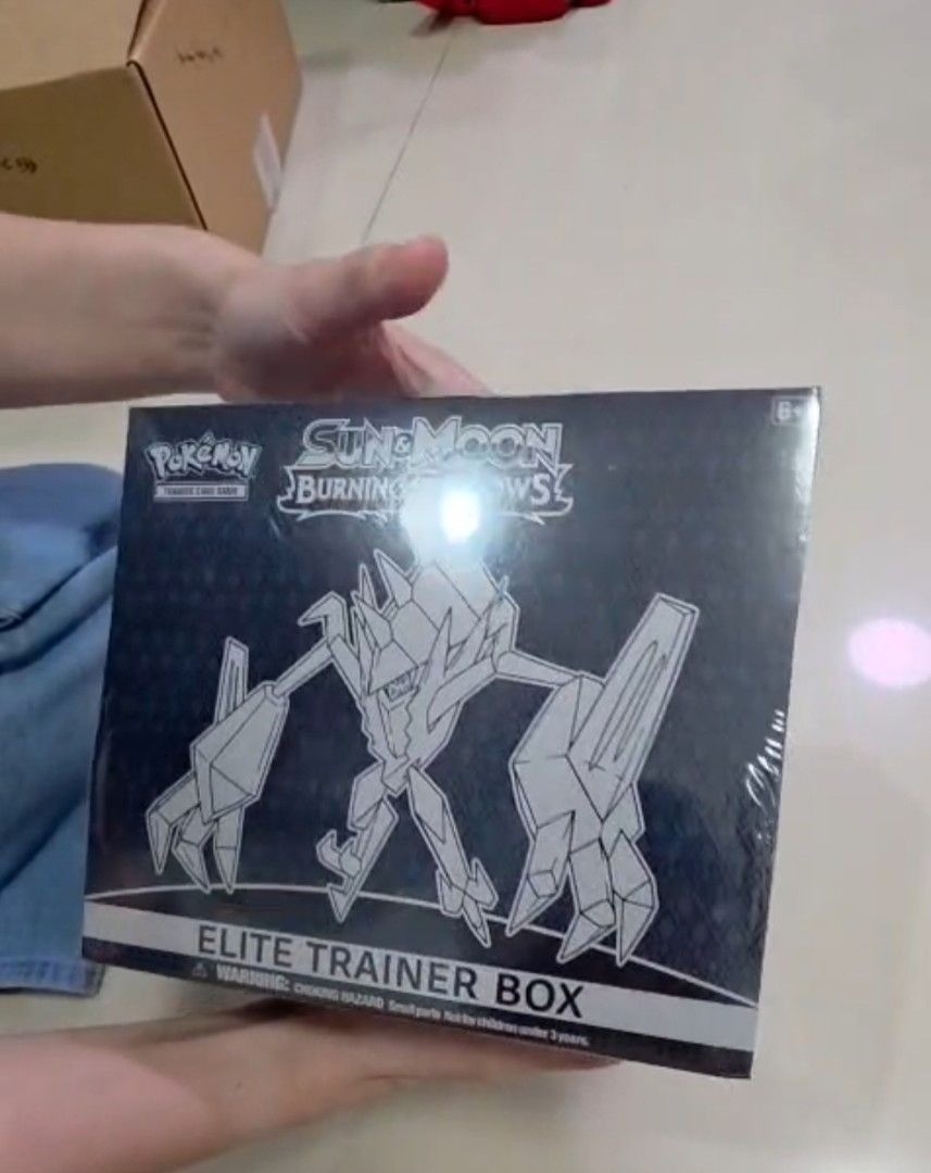 Pokémon TCG Sun & Moon Burning Shadows Elite Trainer Box (English) - 2017