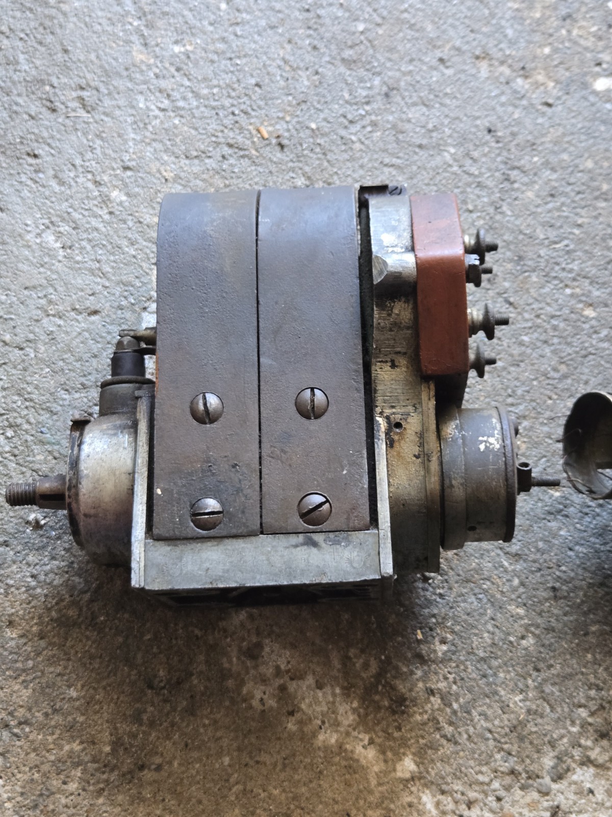 Antique American Bosch DU4 P-110-ED-7-V4 Magneto 4 Cylinder Antique American Bosch DU4 P-110-ED-7-V4 Magneto 4 Cylinder