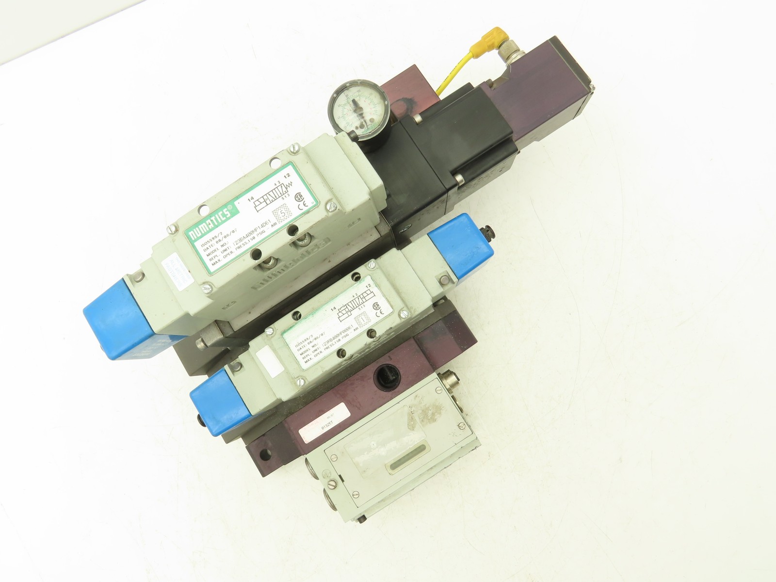 Numatics 01325T Solenoid Valve 2-Station Manifold Assembly Devicenet Interface