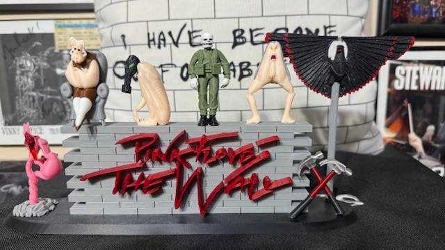 Pink Floyd The Wall Figures Series Replica