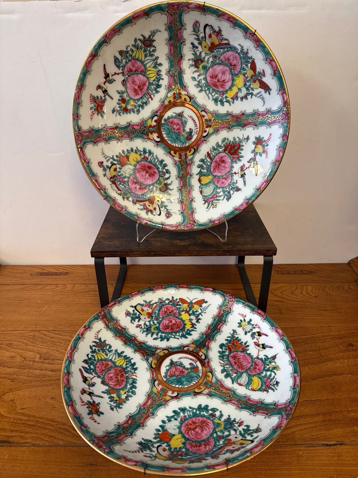 VTG Set Of 2 CHINESE PORCELAIN FAMILLE ROSE MEDALLION Plates VTG Set Of 2 CHINESE PORCELAIN FAMILLE ROSE MEDALLION Plates
