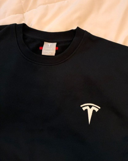 Official Black Tesla Unisex Mens Crewneck Sweatshirt Embroidered Logo Size M Official Black Tesla Unisex Mens Crewneck Sweatshirt Embroidered Logo Size M