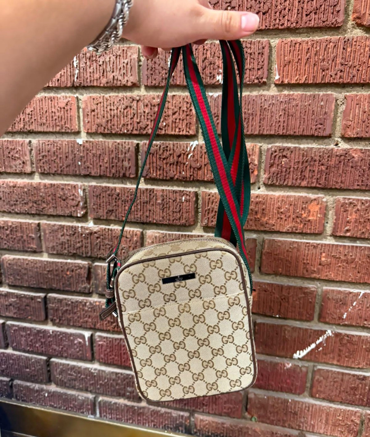 Gucci Beige GG Pattern Crossbody Bag Zip Closure Adjustable Detachable Strap