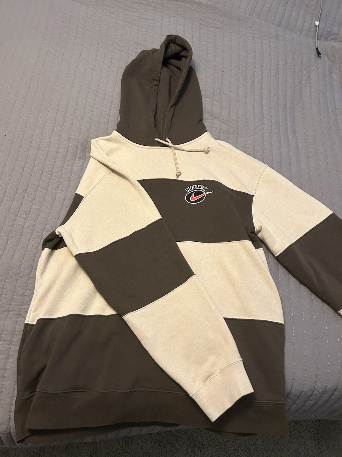 Supreme Nike Stripe Hooded Sweatshirt Tan Size L (Lightly Used Condition) Supreme Nike Stripe Hooded Sweatshirt Tan Size L (Lightly Used Condition)