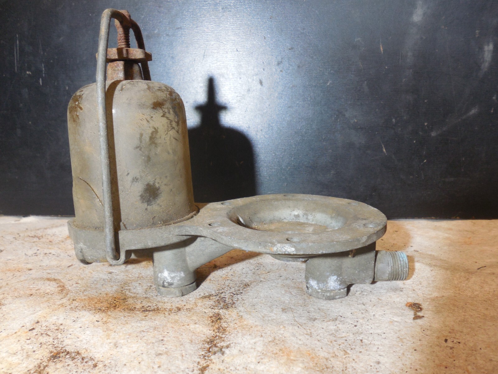 Vintage AC Mechanical Fuel Pump Glass Bowl 855261 for Early 30\'s GM Nash