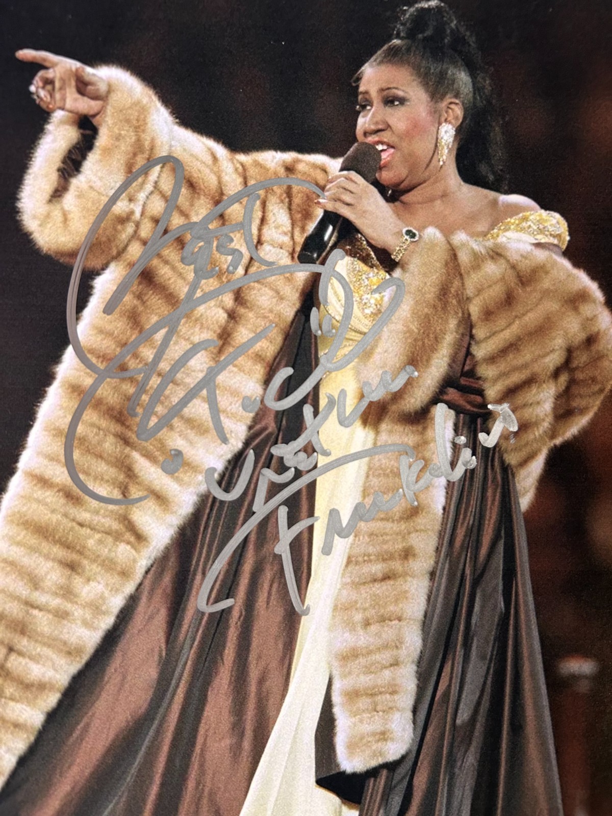 ARETHA FRANKLIN Signed 8x10 inch Photo: Authentic Original Autograph + COA