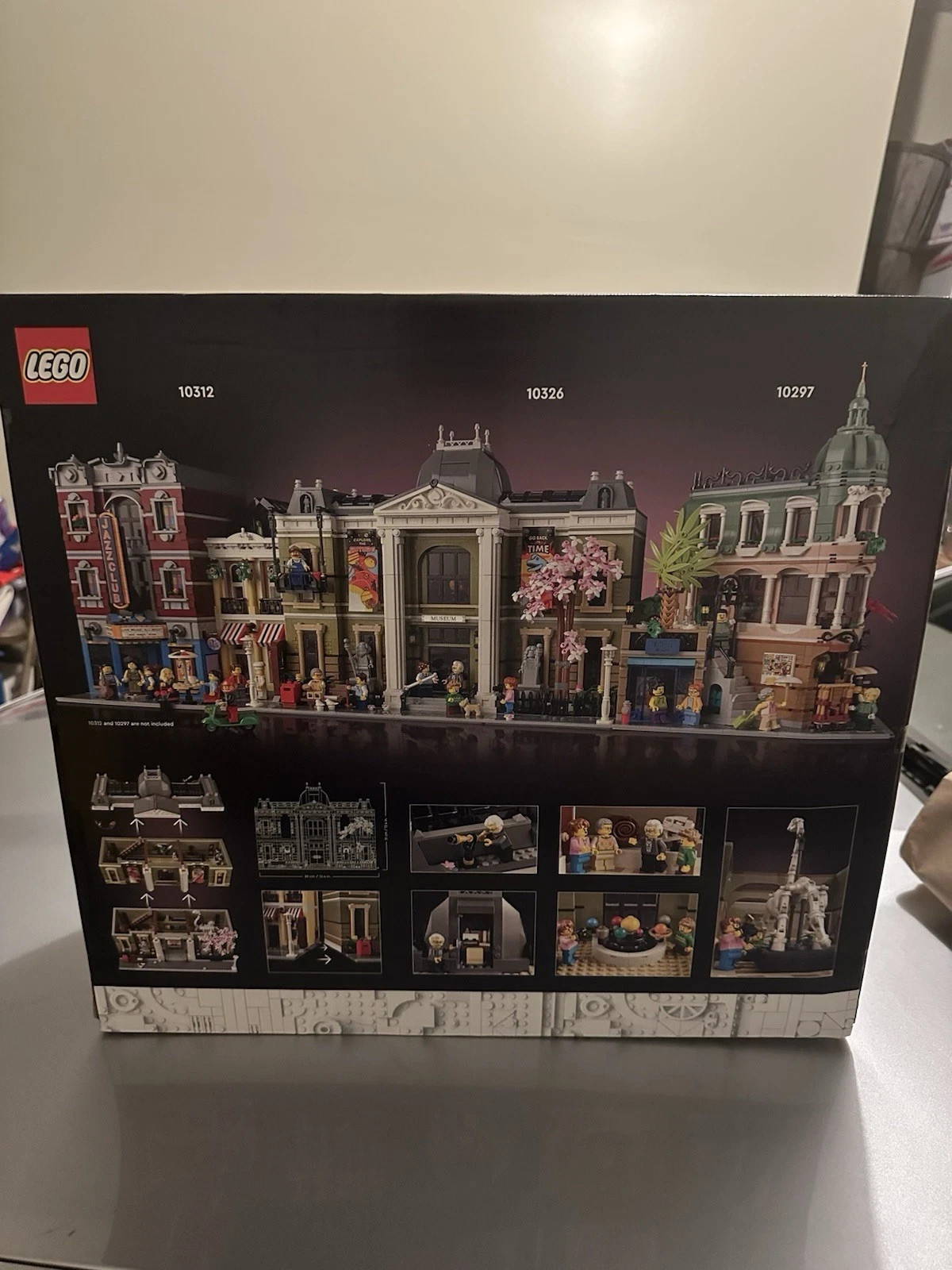 LEGO Icons: Natural History Museum (10326) LEGO Icons: Natural History Museum (10326)