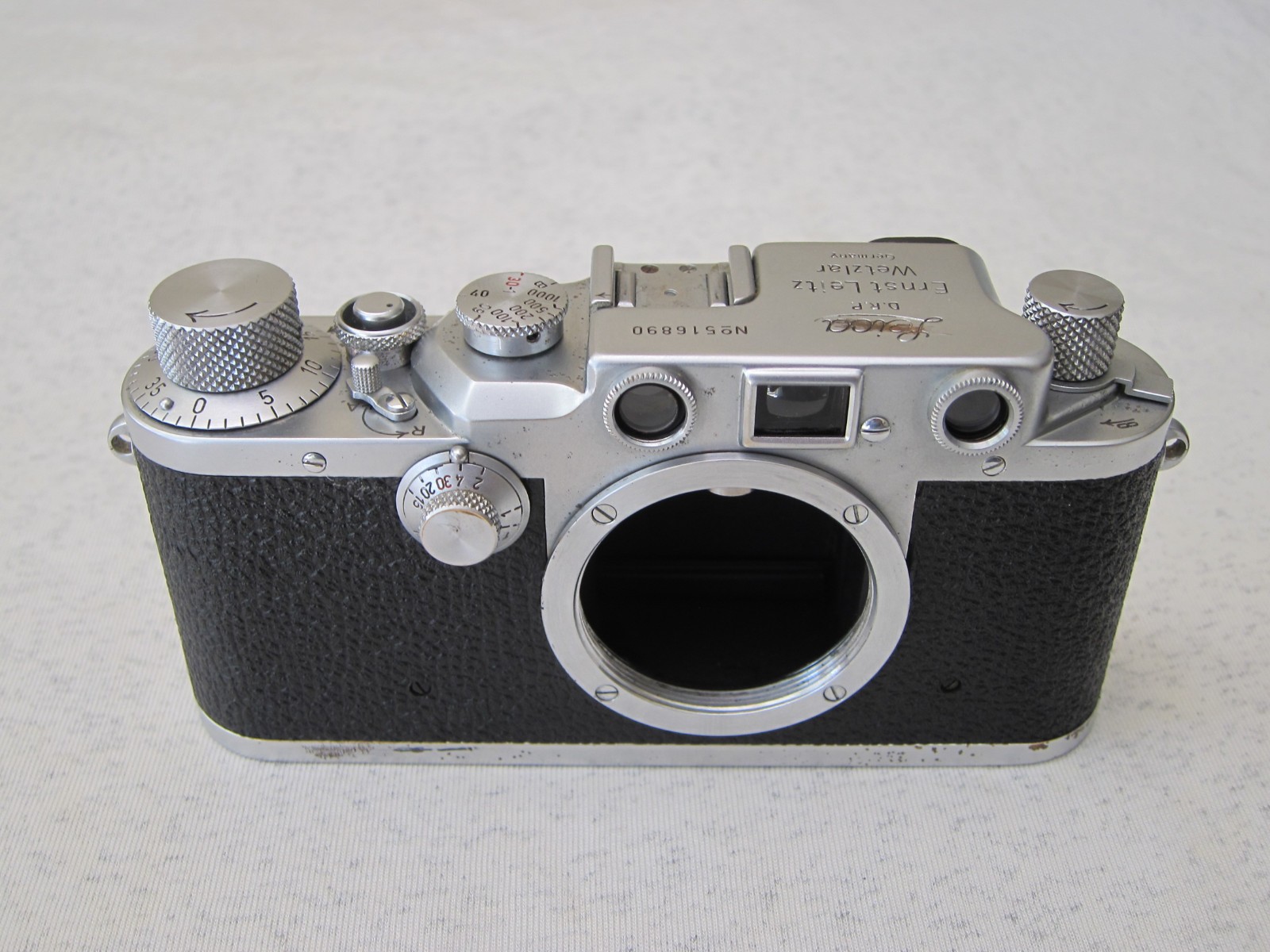 Leica IIIc camera body by Ernst Leitz Wetzlar ... LTM / M39 mount ...