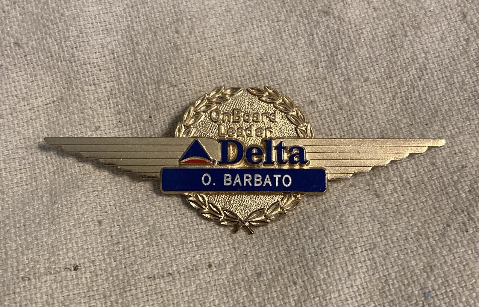 VINTAGE DELTA AIRLINES FLIGHT ATTENDANT WINGS NAME BADGE 1990\'S Onboard Leader