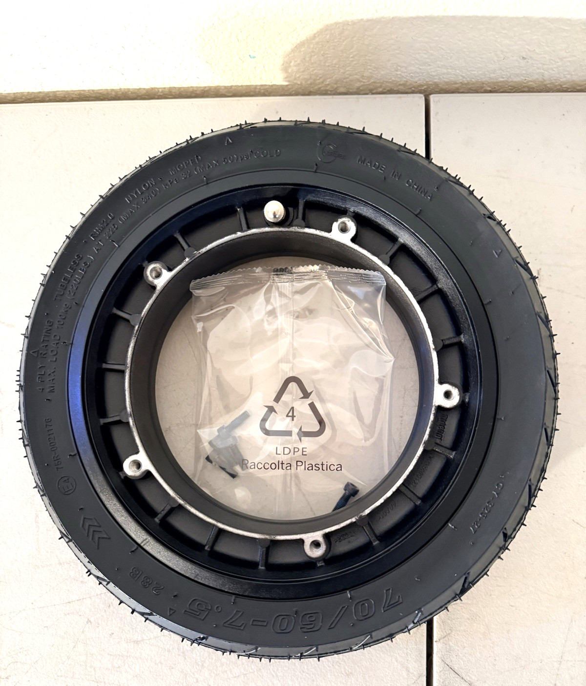 Segway MAX G3 Quick-Release OEM Rear Wheel (TIRE & RIM) BRAND NEW Segway MAX G3 Quick-Release OEM Rear Wheel (TIRE & RIM) BRAND NEW