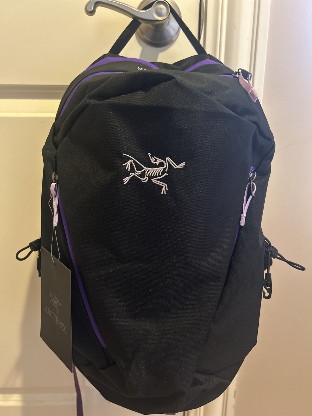 Arc'teryx Mantis 26 Backpack Black Purple Waterproof Everyday Hiking Outdoors Arc'teryx Mantis 26 Backpack Black Purple Waterproof Everyday Hiking Outdoors