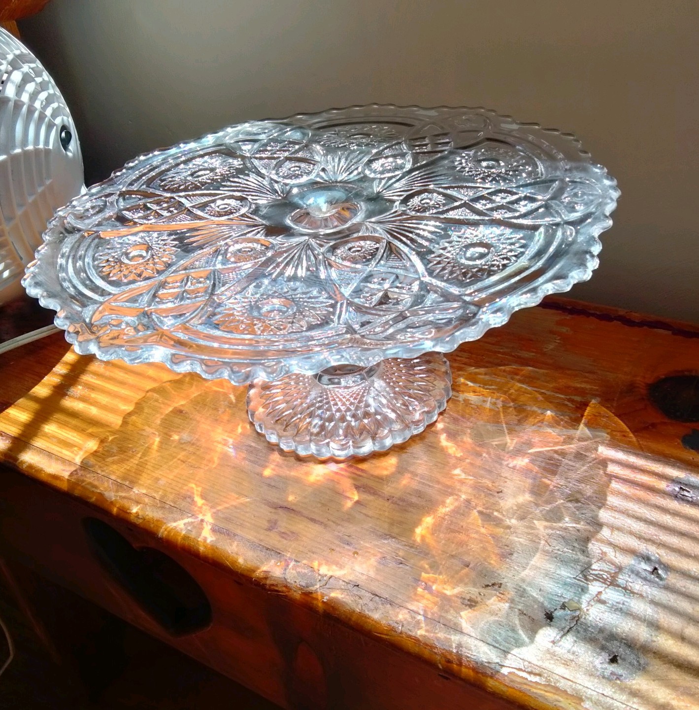 Vintage 1970s Imperial Sparkling Glass Cake-Stand In Excellent  Condition