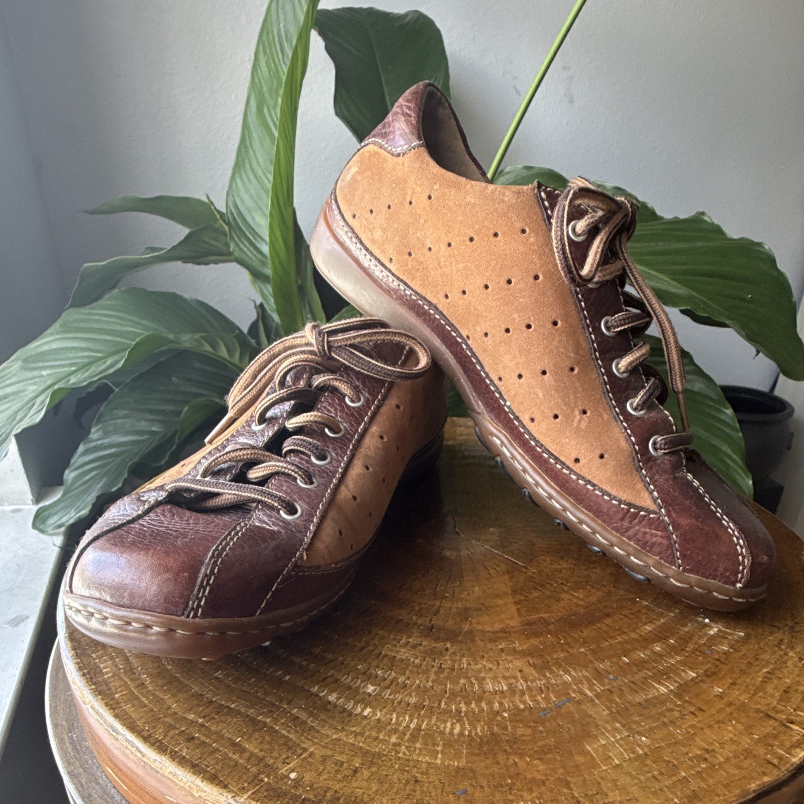 Born Women’s Leather Lace-Up Casual Sneaker Brown/Tan Two-Tone US 7.5