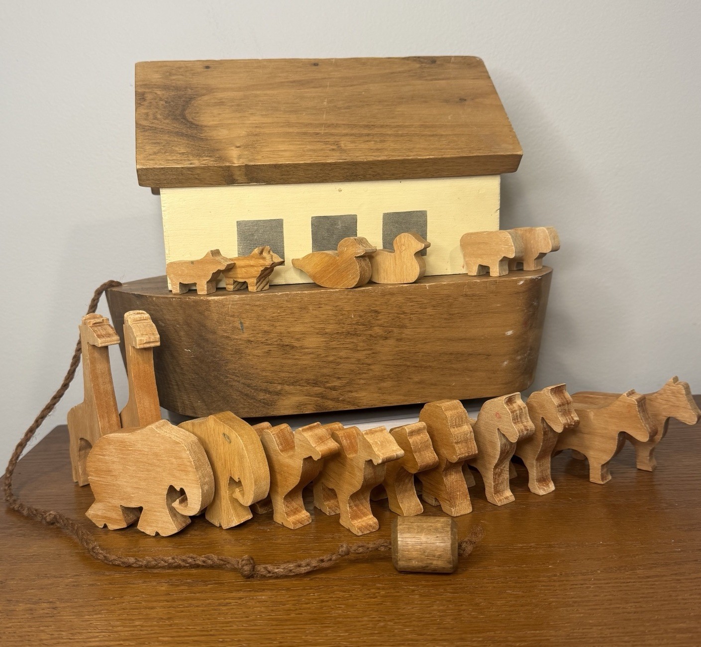 Vintage Handcrafted  Noah\'s Ark - Pull Toy Set Complete With Animals Very Nice