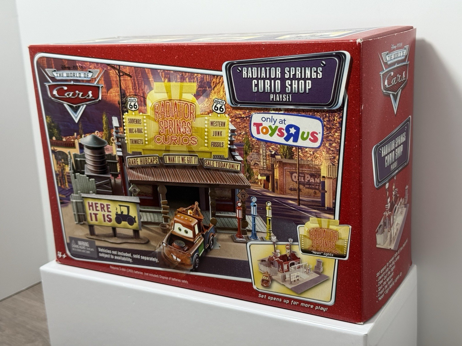 2006 MATTEL CARS RADIATOR SPRINGS CURIO SHOP PLAYSET TOYS R US EXCLUSIVE SEALED