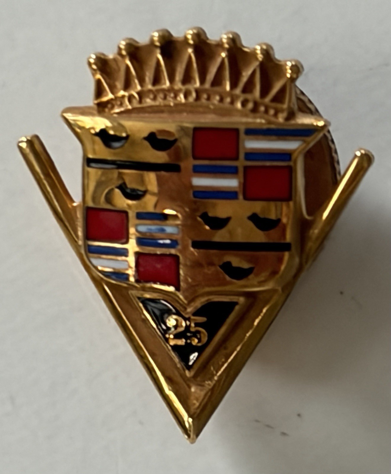 VTG RARE GM CADILLAC ENAMEL 10K GOLD 25 YEAR SERVICE LAPEL PIN GOLD VTG RARE GM CADILLAC ENAMEL 10K GOLD 25 YEAR SERVICE LAPEL PIN GOLD