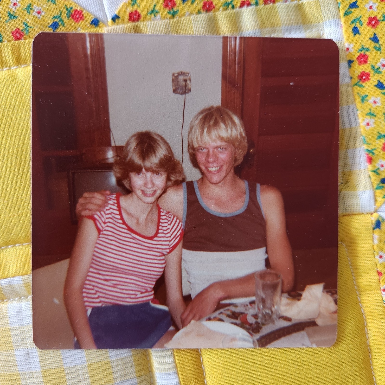 VTG Color Snapshot Photo 1980s Young Couple Love Dating Old Tv VTG Color Snapshot Photo 1980s Young Couple Love Dating Old Tv