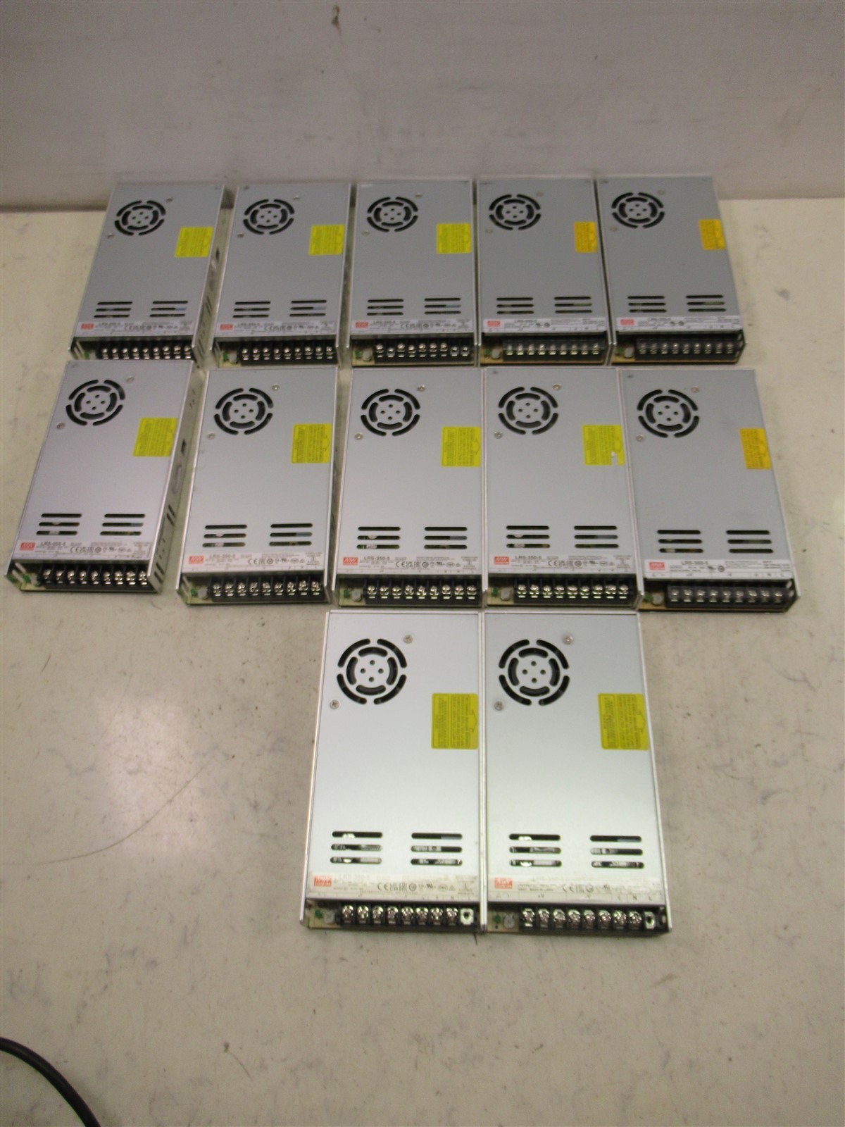 12 MEAN WELL LRS-350-5 Enclosed Switching Power Supply AC-DC AC-DC 5V 60A 300W