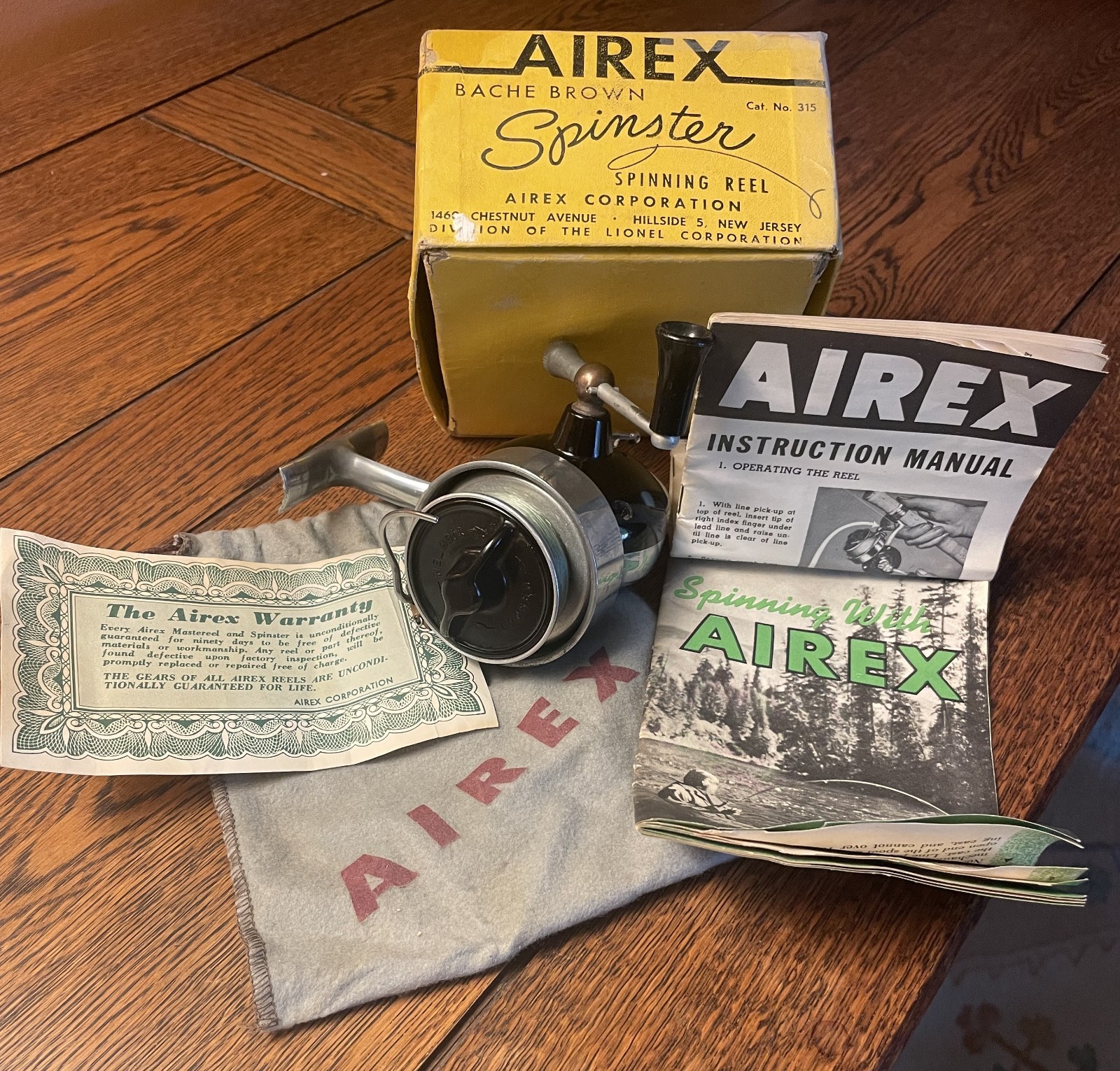 Airex Vintage Bache Brown Spinster Spinning Reel 1950\'s - very good condition Airex Vintage Bache Brown Spinster Spinning Reel 1950\'s - very good condition