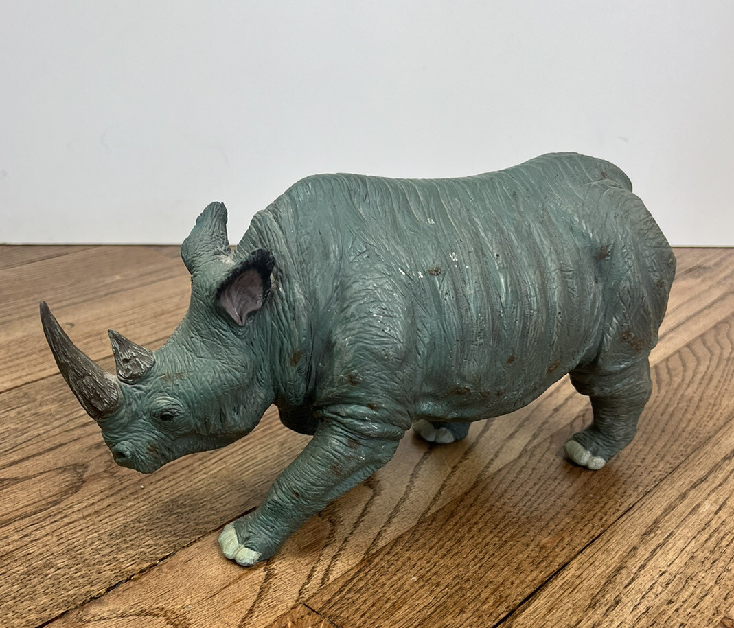 Rare 1997 ERTL WILDS OF AFRICA SERIES Safari Wildlife Rhino Animal Figures Rare 1997 ERTL WILDS OF AFRICA SERIES Safari Wildlife Rhino Animal Figures