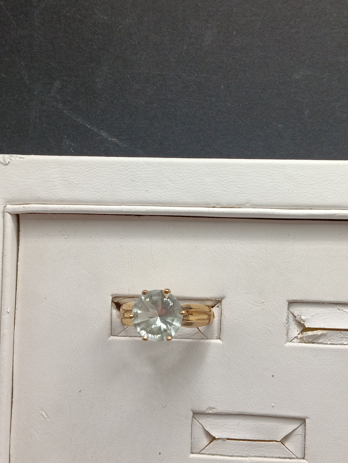 9k Yellow Gold 3.34 Ct Prasiolite Solitaire Ring. Size 7 Beautifully Cut Green 9k Yellow Gold 3.34 Ct Prasiolite Solitaire Ring. Size 7 Beautifully Cut Green