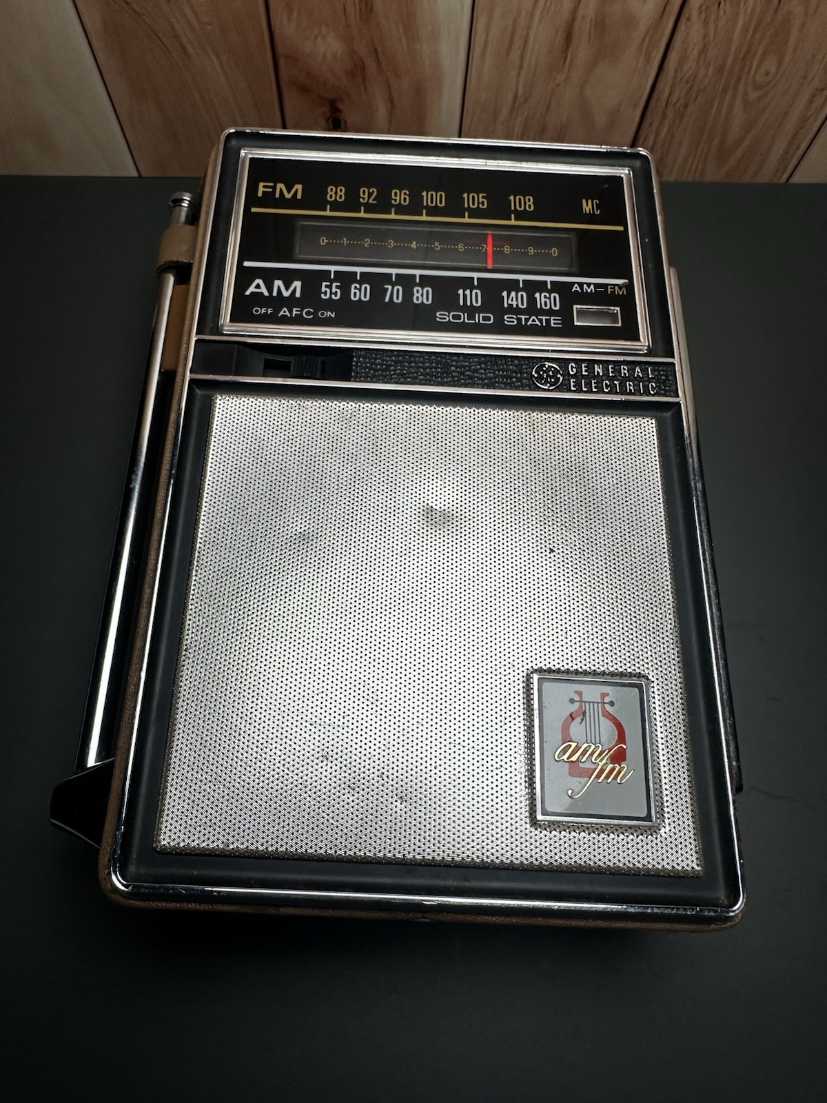 Vintage General Electric P975F AM/FM 15-Transistor Portable Radio Tested Works