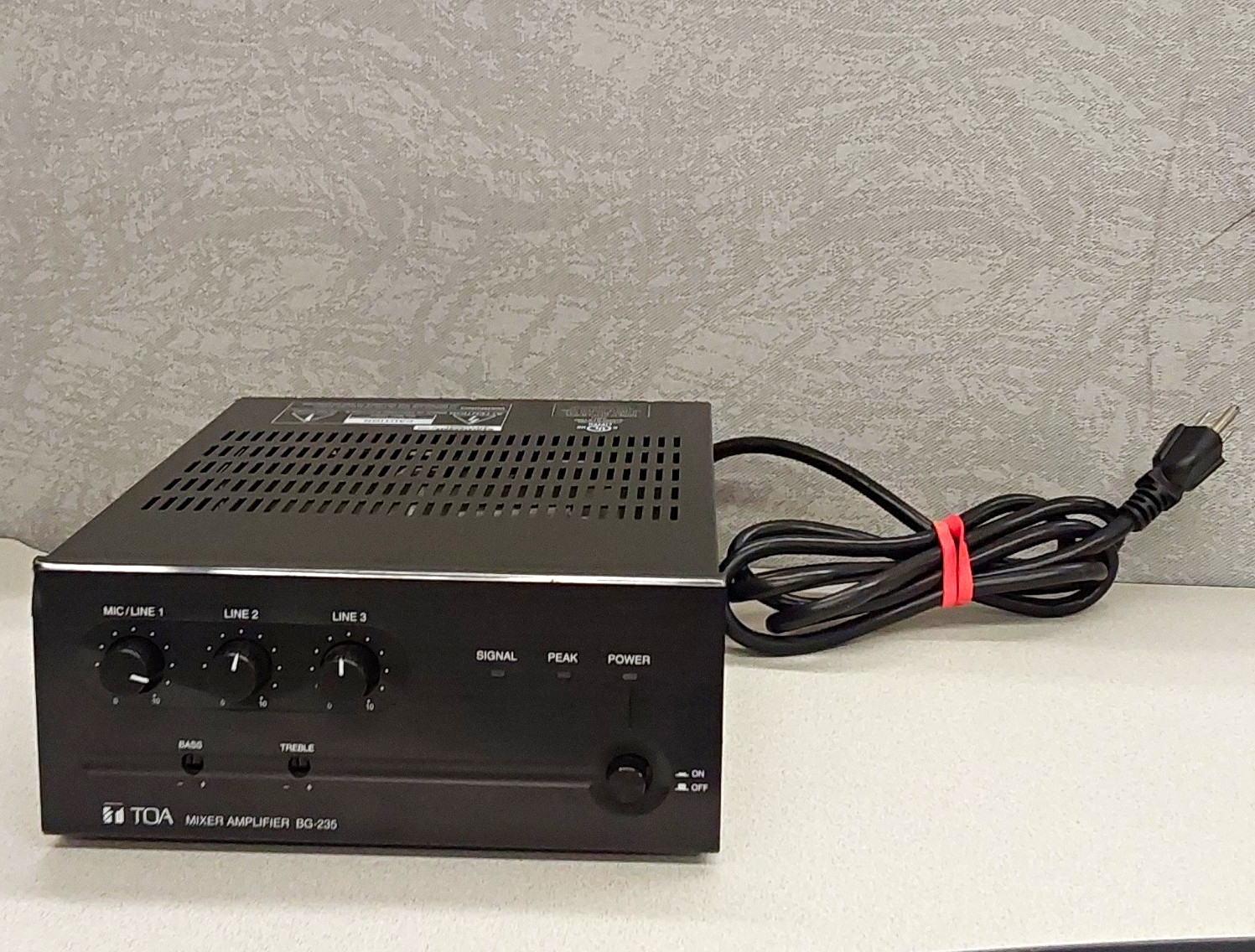 TOA BG-235 35W 3-Channel Mixer Amplifier Black RCA L/R, Speaker Jacks
