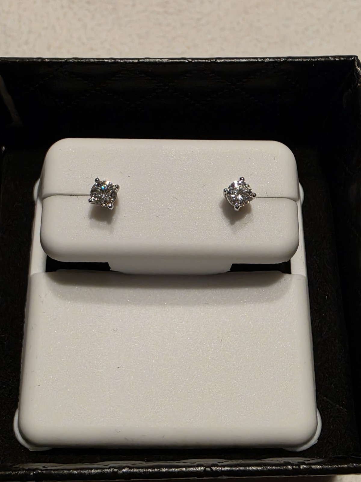 925 Sterling Silver Small Stud Earrings .25ct Moissanite 💎 Tested 925 Sterling Silver Small Stud Earrings .25ct Moissanite 💎 Tested