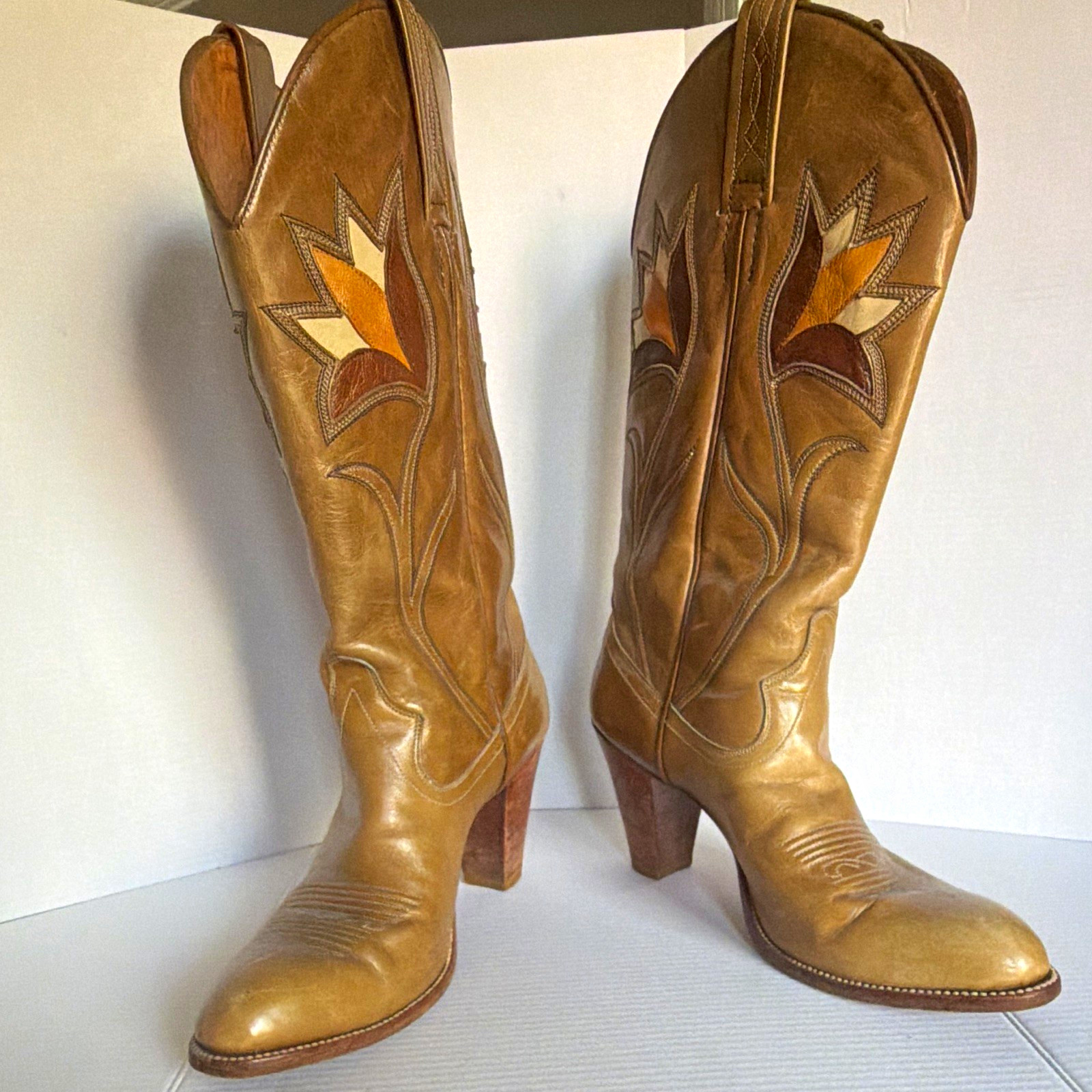 Vintage 70s/80s Dan Post High Heel Tan Cowboy Boots With Tulip Inlay size 7N