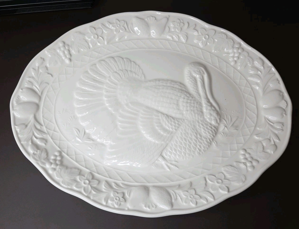 Boston Warehouse Trading White Embossed Ceramic Turkey Platter 18” x 14” Japan