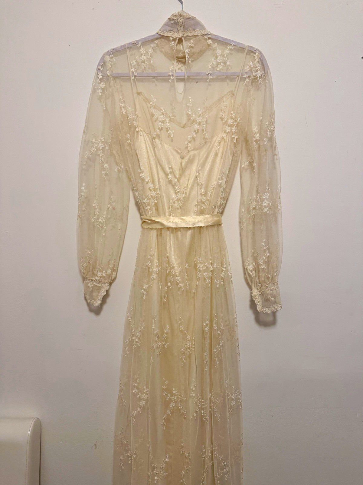 Vintage Ivory Lace Tulle A-Line Wedding Dress High Neck Long Sleeve Button Back Vintage Ivory Lace Tulle A-Line Wedding Dress High Neck Long Sleeve Button Back