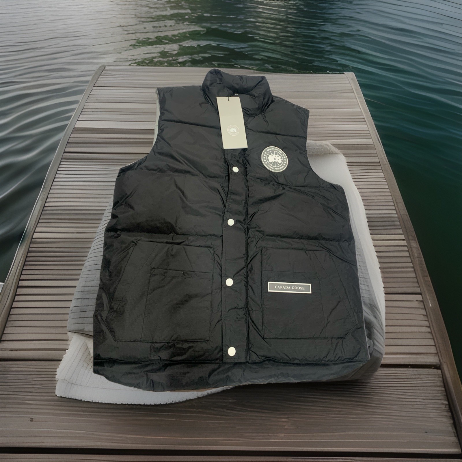 New Modern Canada Goose Freestyle Crew Vest 4154M $650 Black New Modern Canada Goose Freestyle Crew Vest 4154M $650 Black