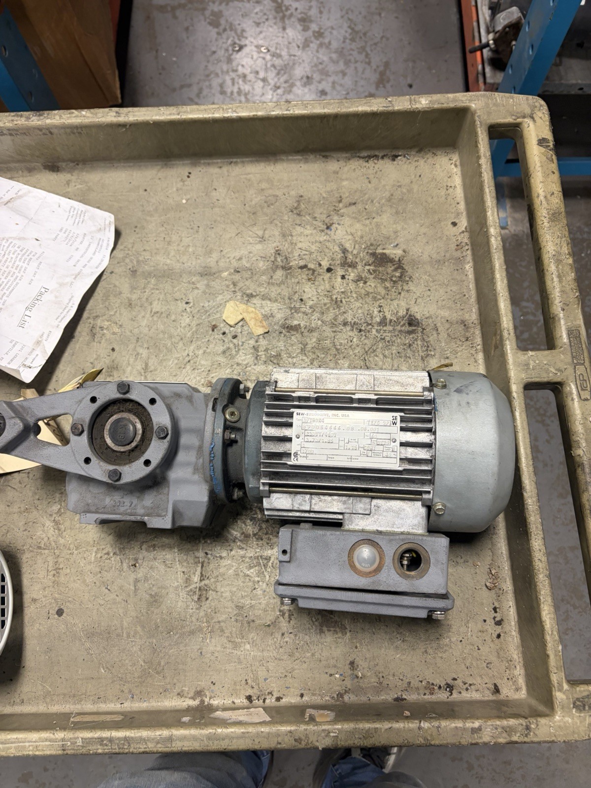 Sew Eurodrive DFT80N4 SA37TDT80N4 Gearmotor  400-460Y 1hp 3ph 1380/1700RPM USED