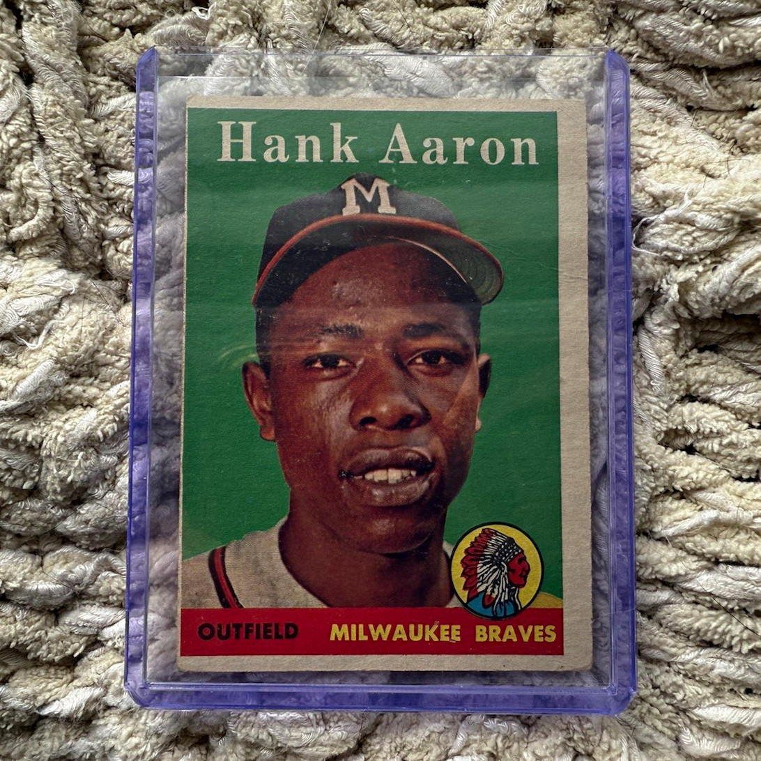 Topps 1958 Hank Aaron #30 Milwaukee Braves Base Player Name in White Topps 1958 Hank Aaron #30 Milwaukee Braves Base Player Name in White
