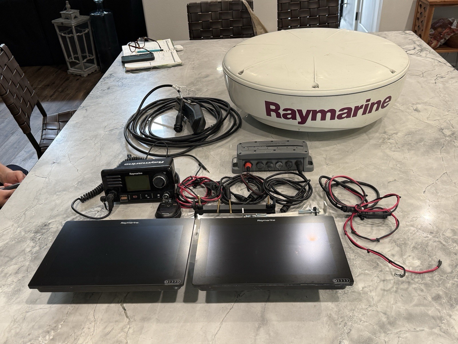 Raymarine Axiom 12 RV RealVision 3D – Complete Package + Transducer & HS5